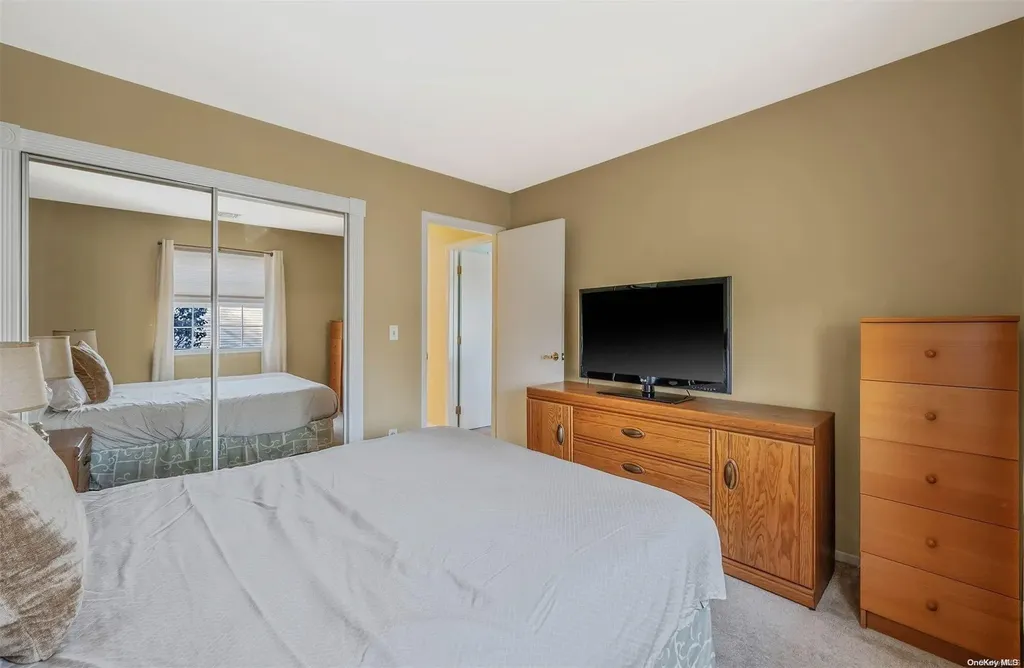 336 Commack Road Deer Park NY 11729