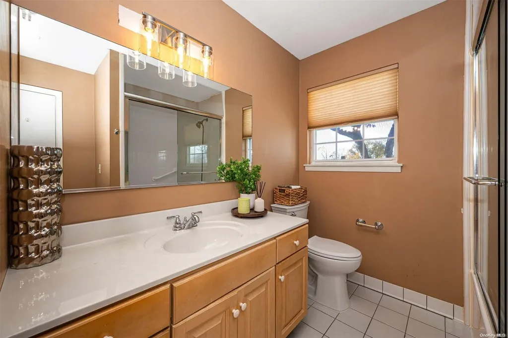 336 Commack Road Deer Park NY 11729