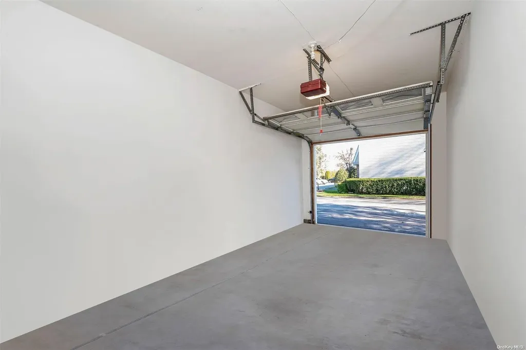 336 Commack Road Deer Park NY 11729