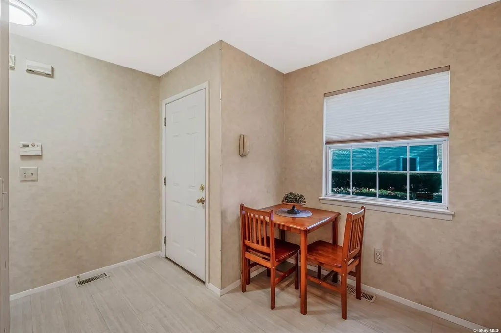 336 Commack Road Deer Park NY 11729