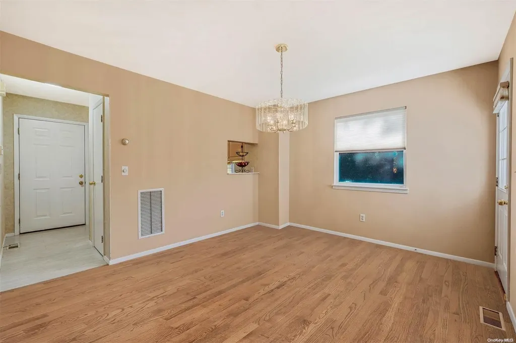 336 Commack Road Deer Park NY 11729