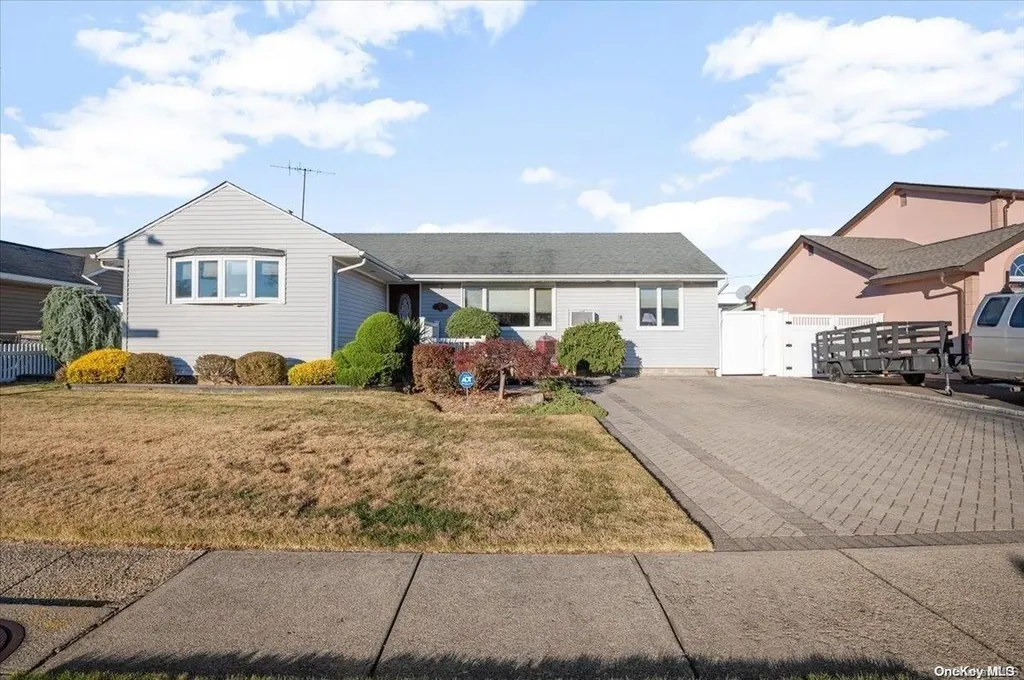 59 Cheshire Road Bethpage NY 11714