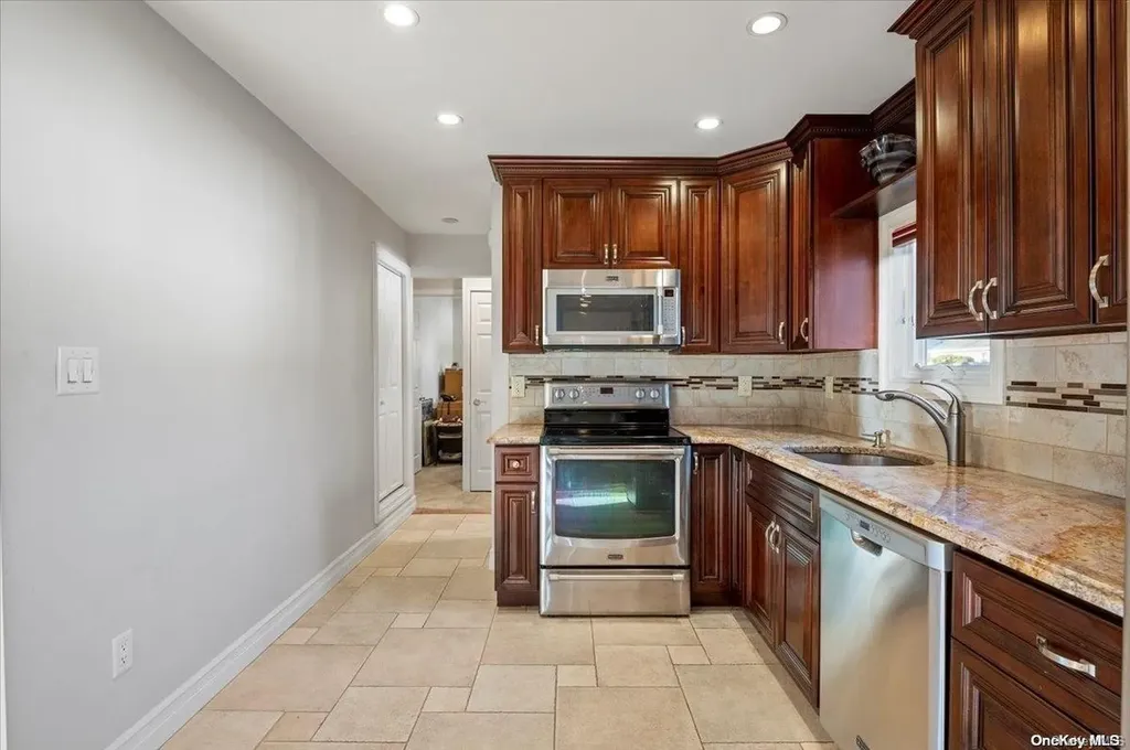 59 Cheshire Road Bethpage NY 11714