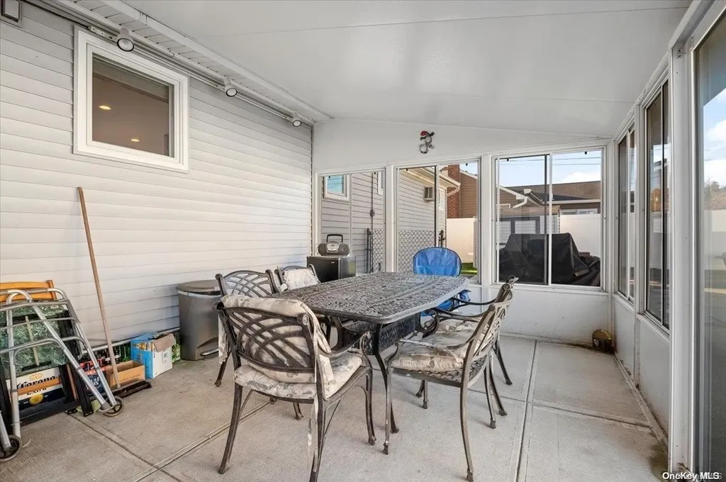 59 Cheshire Road Bethpage NY 11714