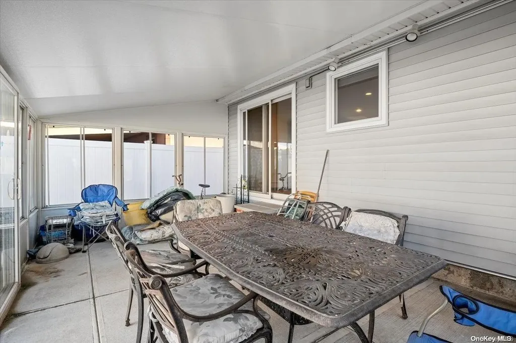 59 Cheshire Road Bethpage NY 11714
