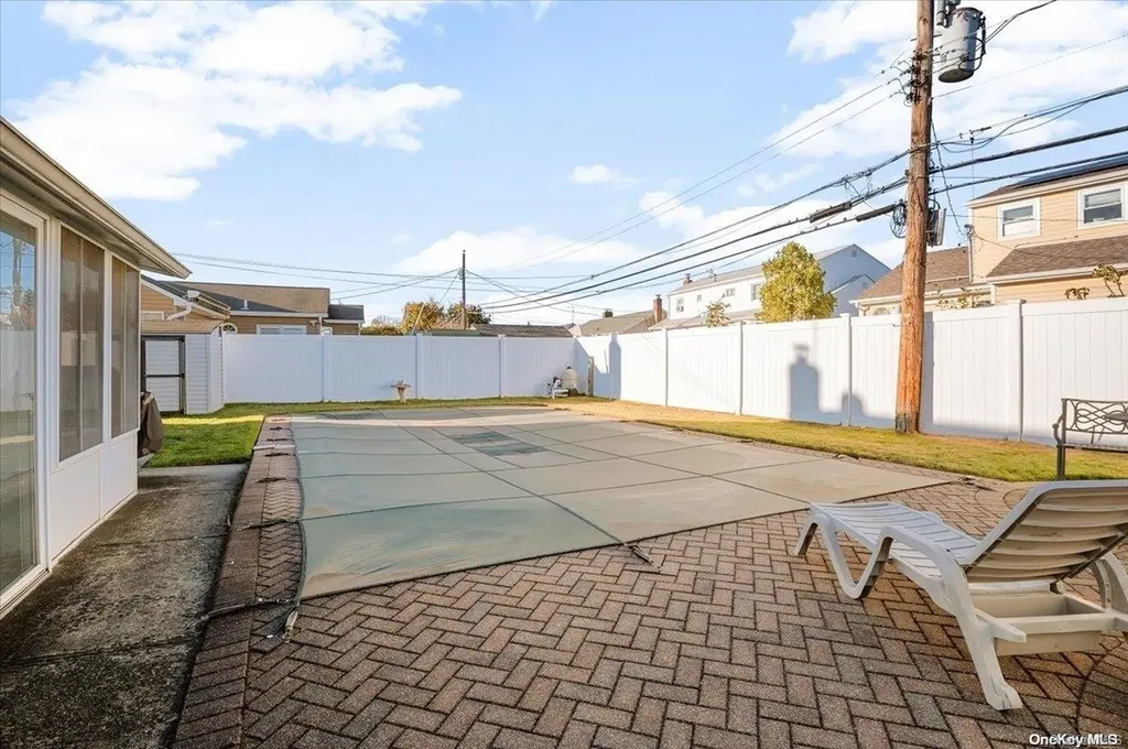 59 Cheshire Road Bethpage NY 11714