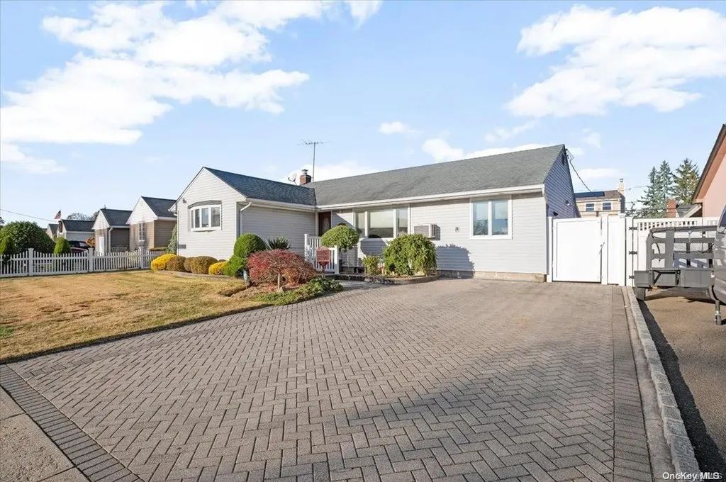 59 Cheshire Road Bethpage NY 11714