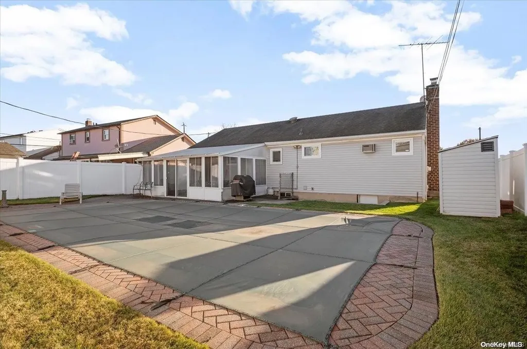 59 Cheshire Road Bethpage NY 11714