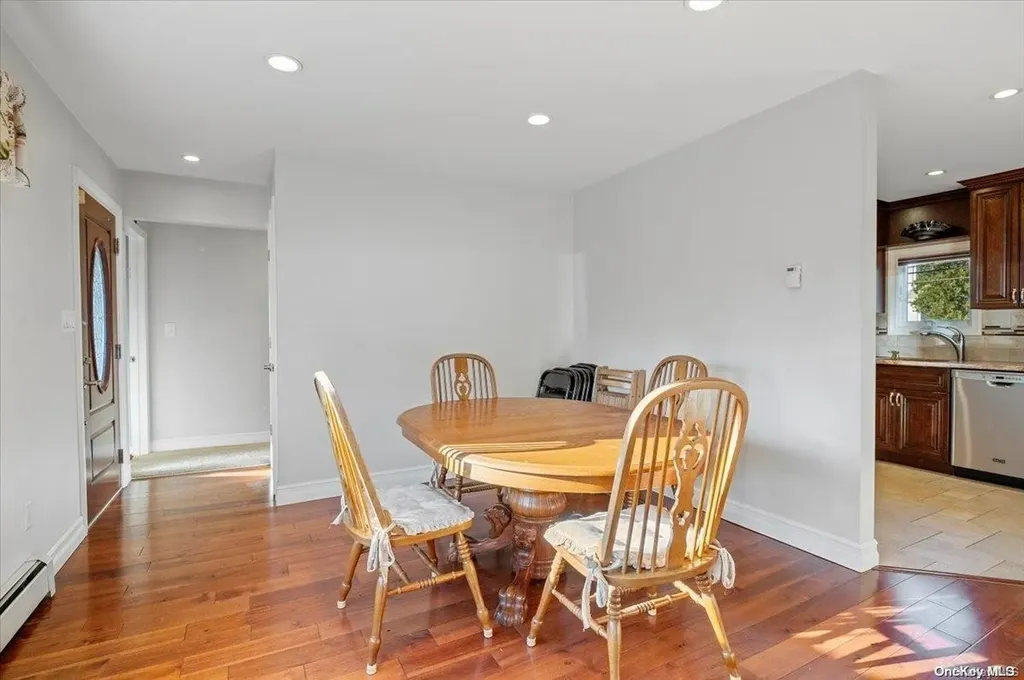 59 Cheshire Road Bethpage NY 11714