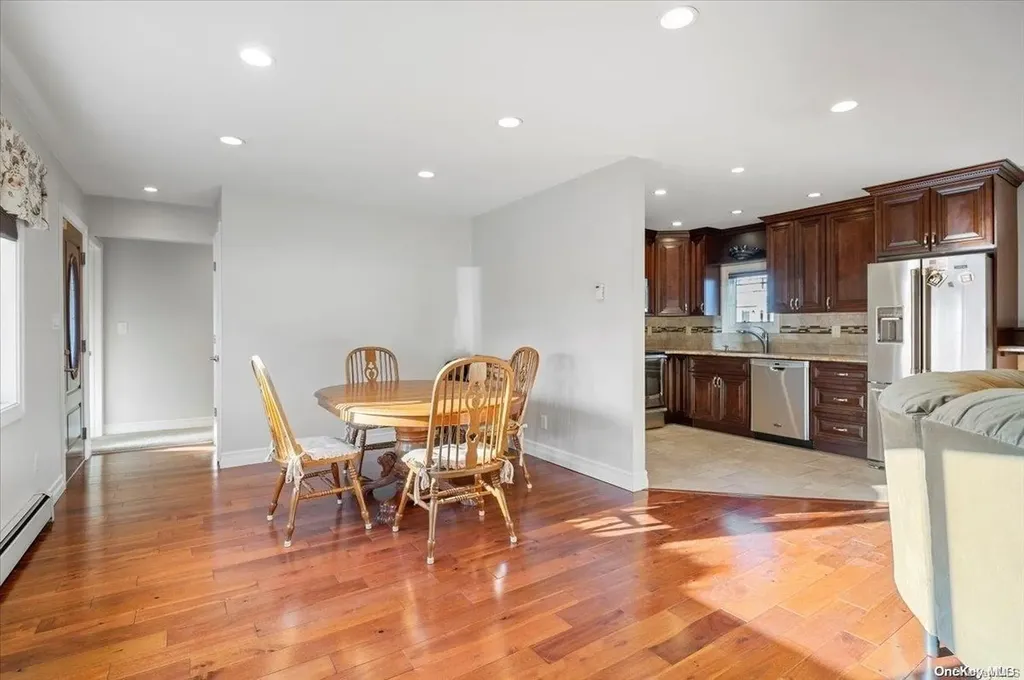 59 Cheshire Road Bethpage NY 11714