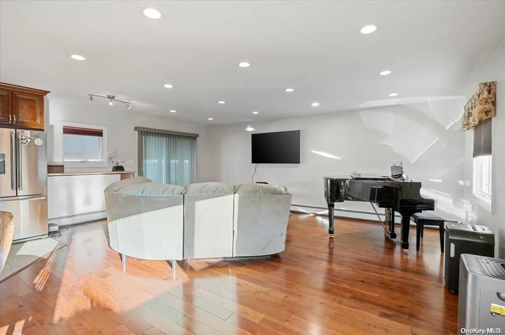 59 Cheshire Road Bethpage NY 11714
