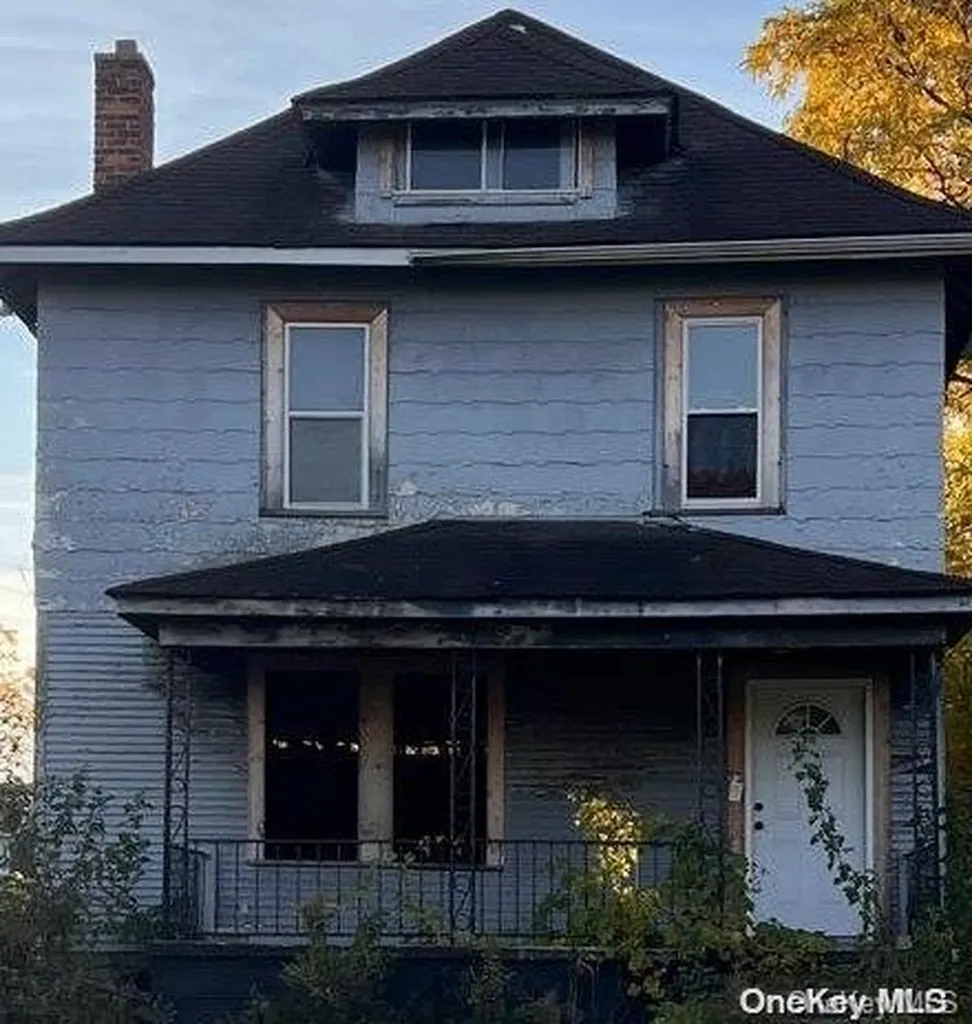 226 Farrand Park Out Of Area Town MI 48203