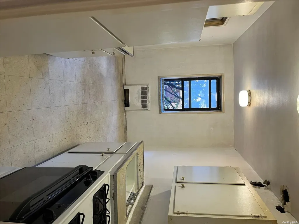 143-36 Barclay Avenue Flushing NY 11355
