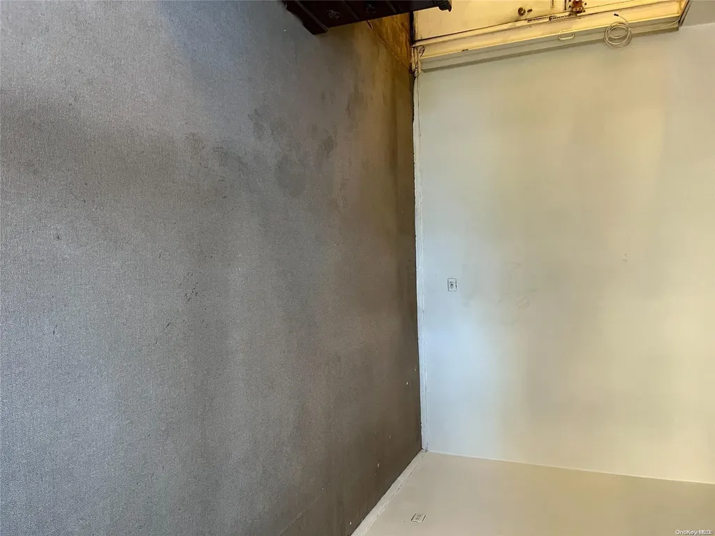 143-36 Barclay Avenue Flushing NY 11355