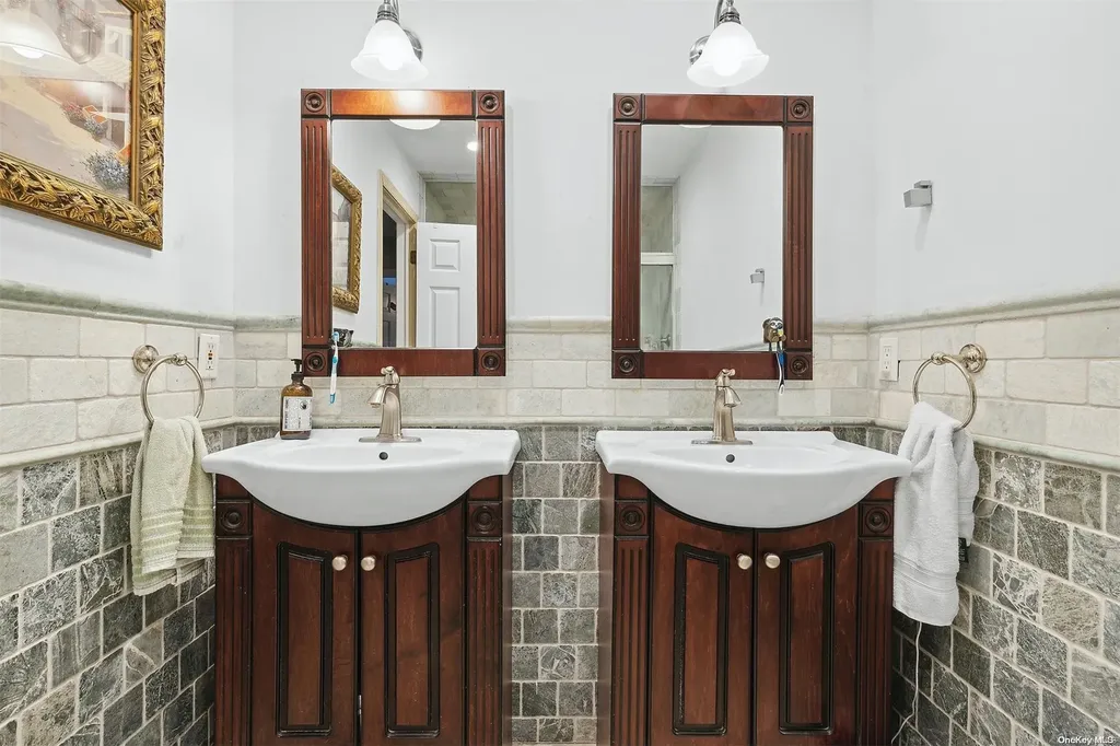 23 Gateway Lane Manorville NY 11949