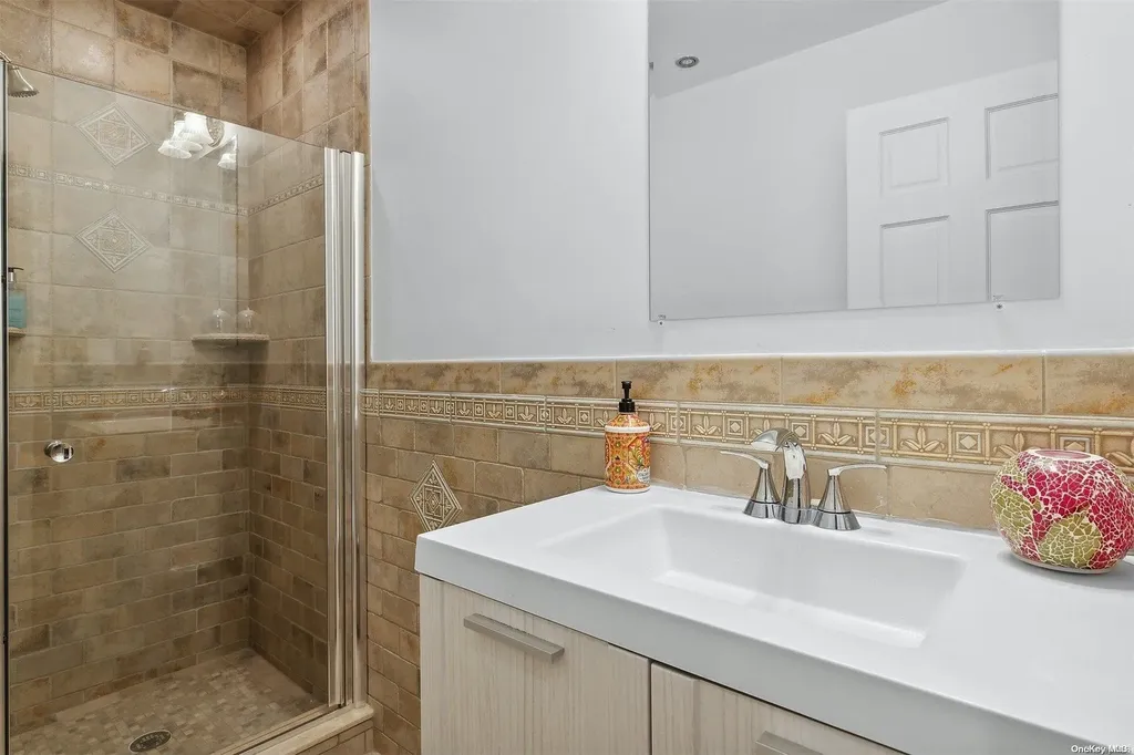 23 Gateway Lane Manorville NY 11949