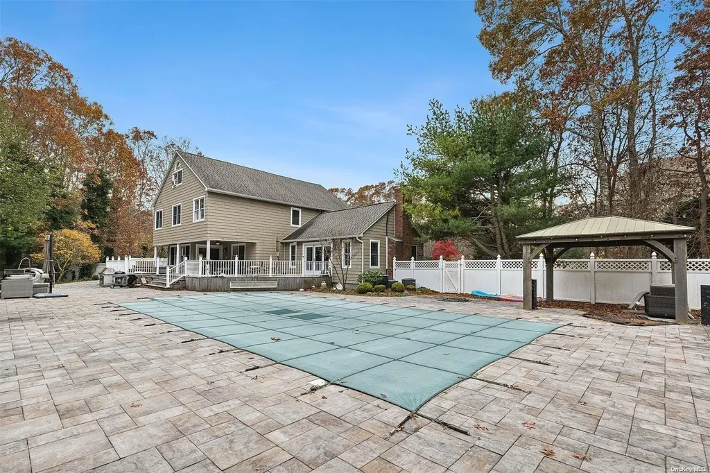 23 Gateway Lane Manorville NY 11949