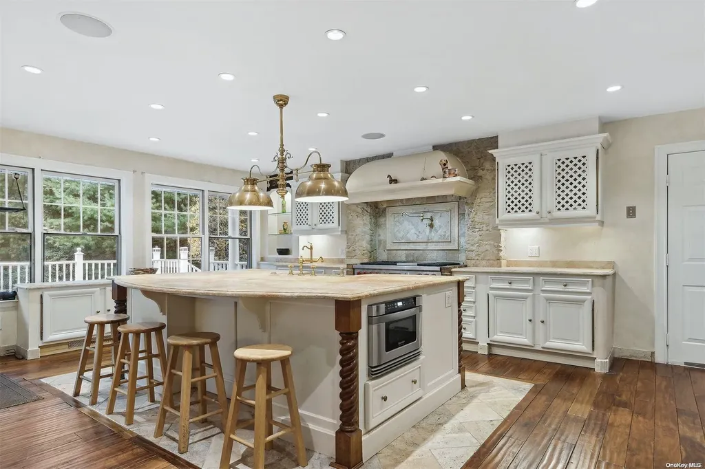 23 Gateway Lane Manorville NY 11949