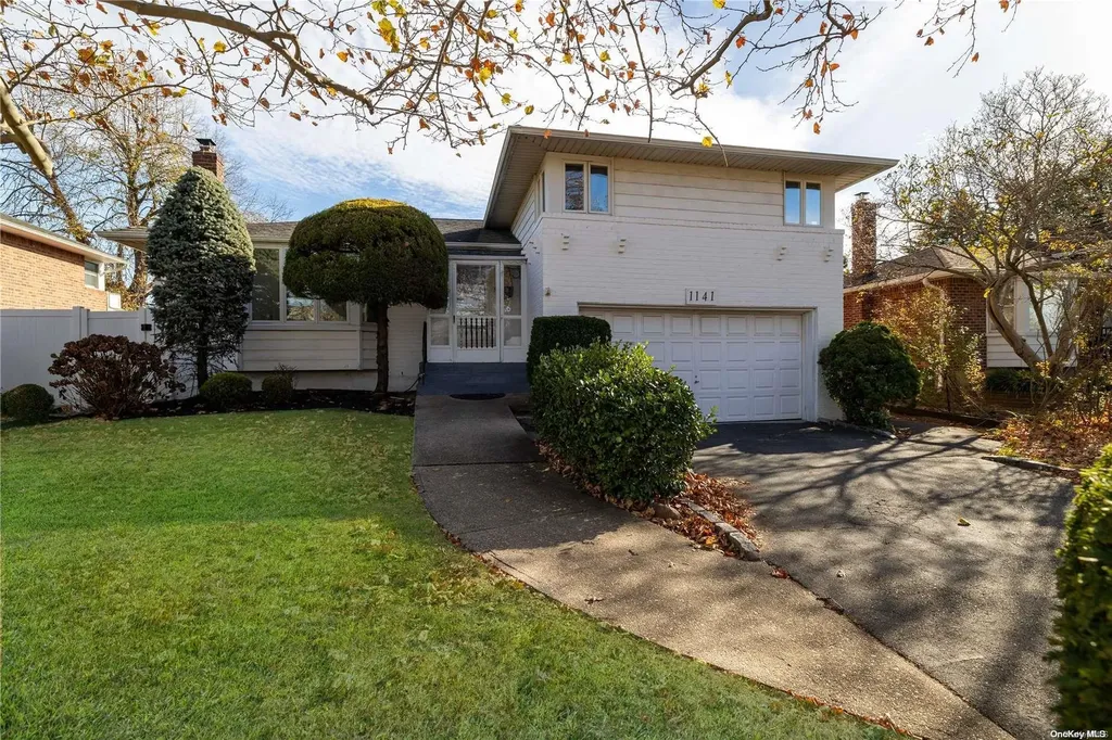 1141 Crestline Place Seaford NY 11783