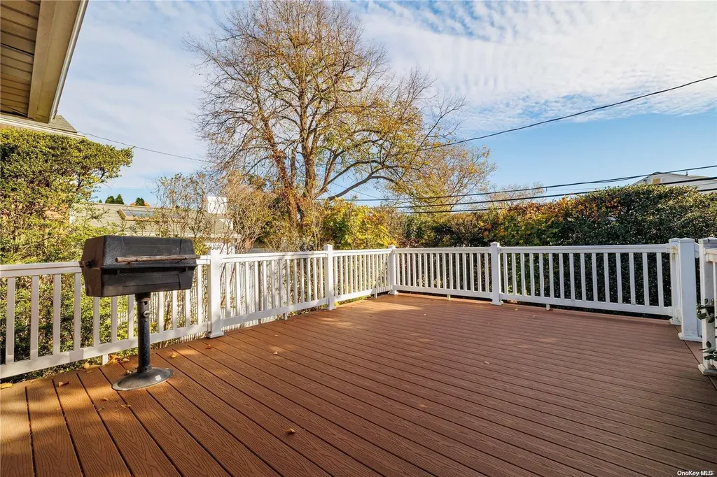 1141 Crestline Place Seaford NY 11783