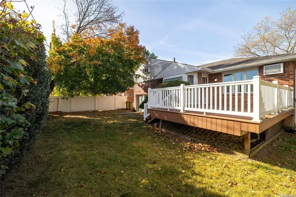 1141 Crestline Place Seaford NY 11783