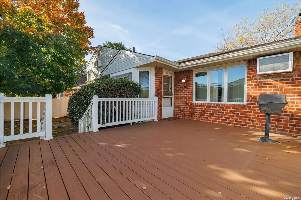 1141 Crestline Place Seaford NY 11783