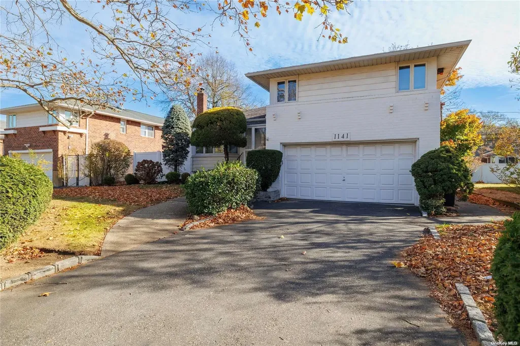 1141 Crestline Place Seaford NY 11783