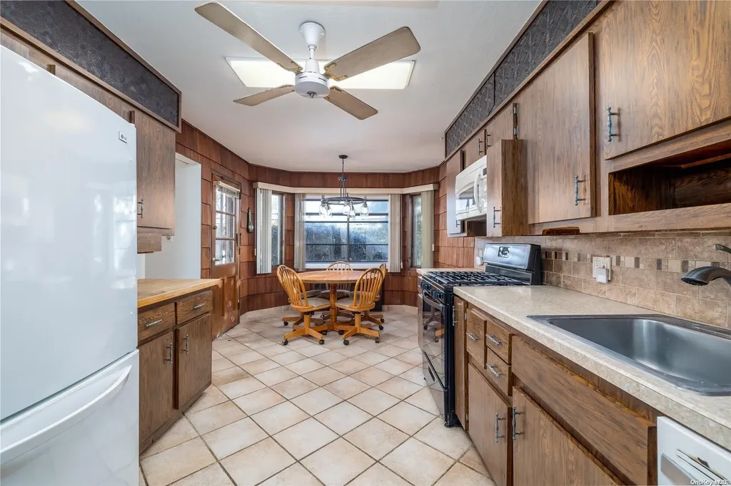 1141 Crestline Place Seaford NY 11783