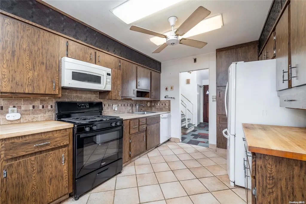 1141 Crestline Place Seaford NY 11783