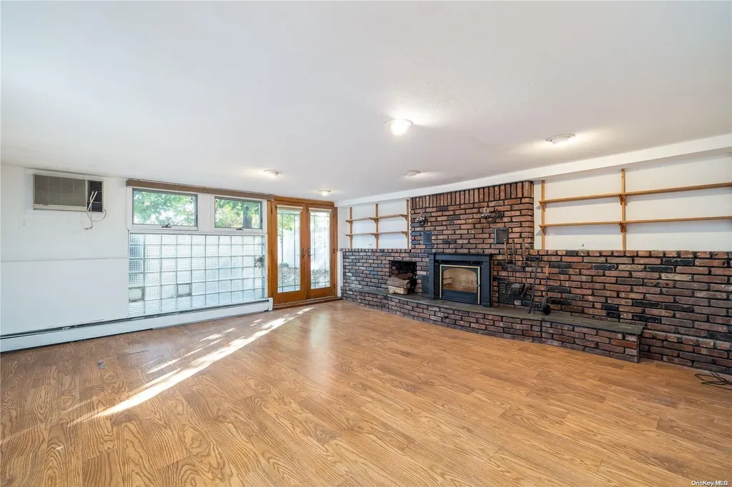 1141 Crestline Place Seaford NY 11783