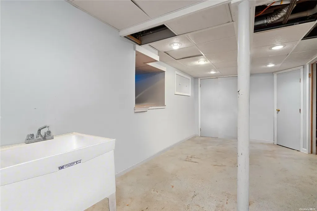 6 Neptune Road Rocky Point NY 11778