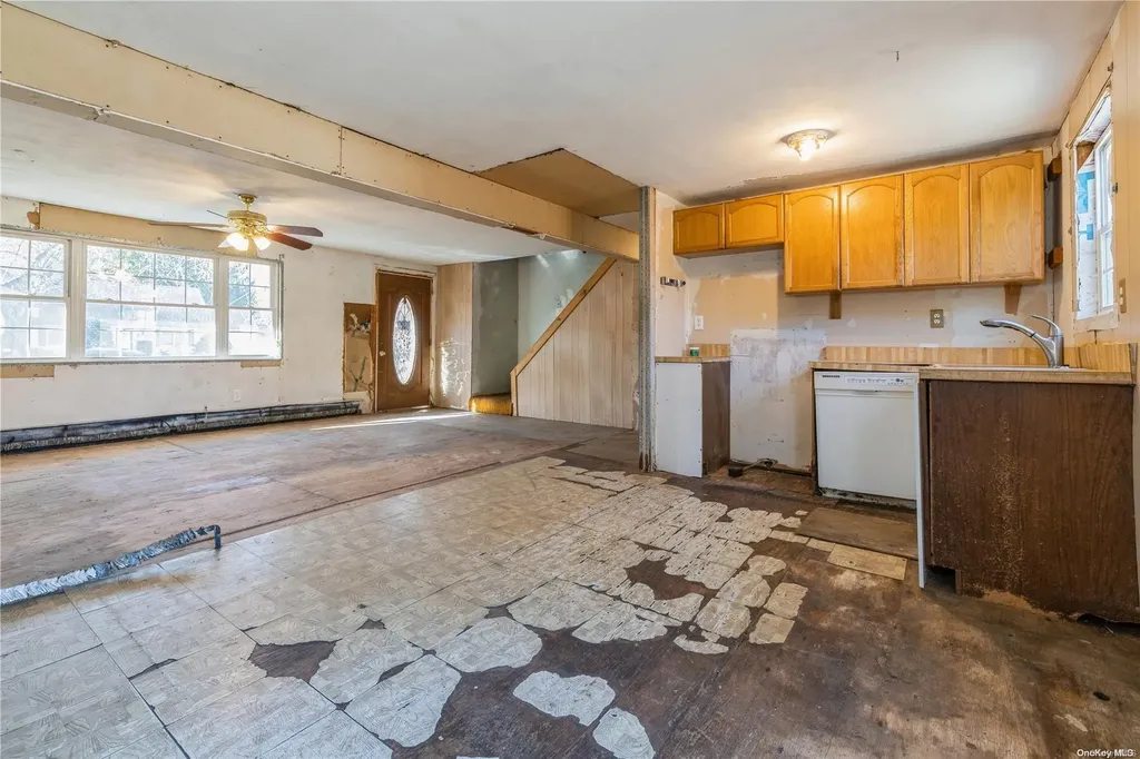 7 Highview Lane Ridge NY 11961