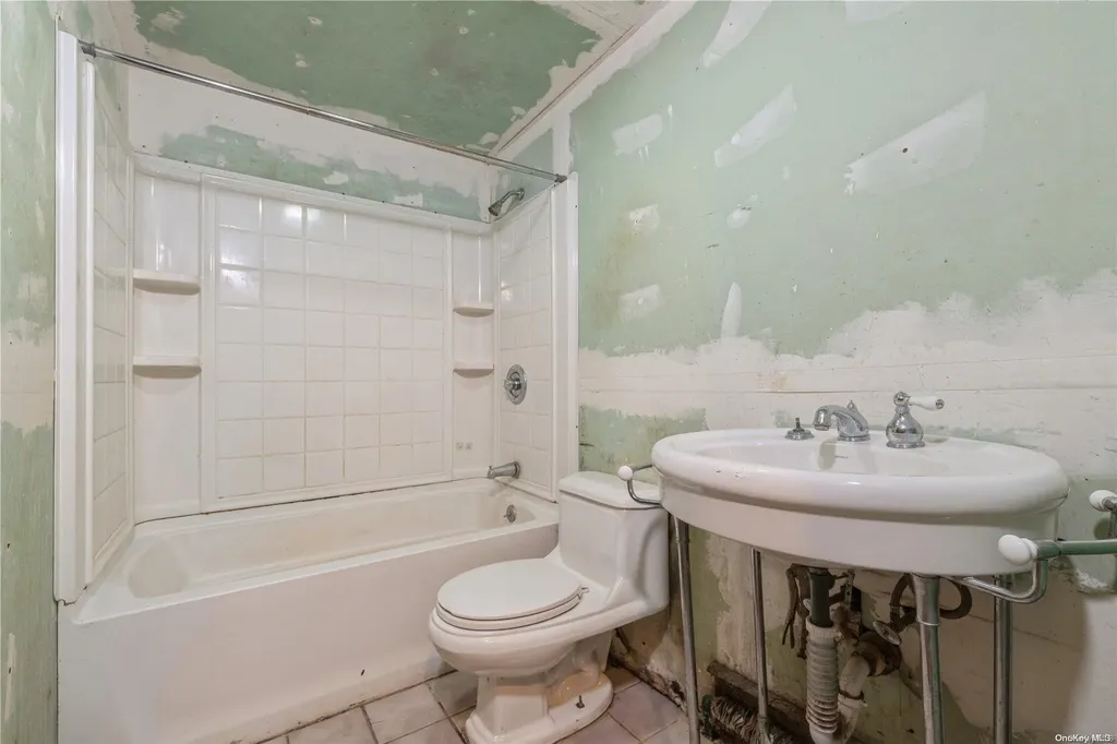 7 Highview Lane Ridge NY 11961