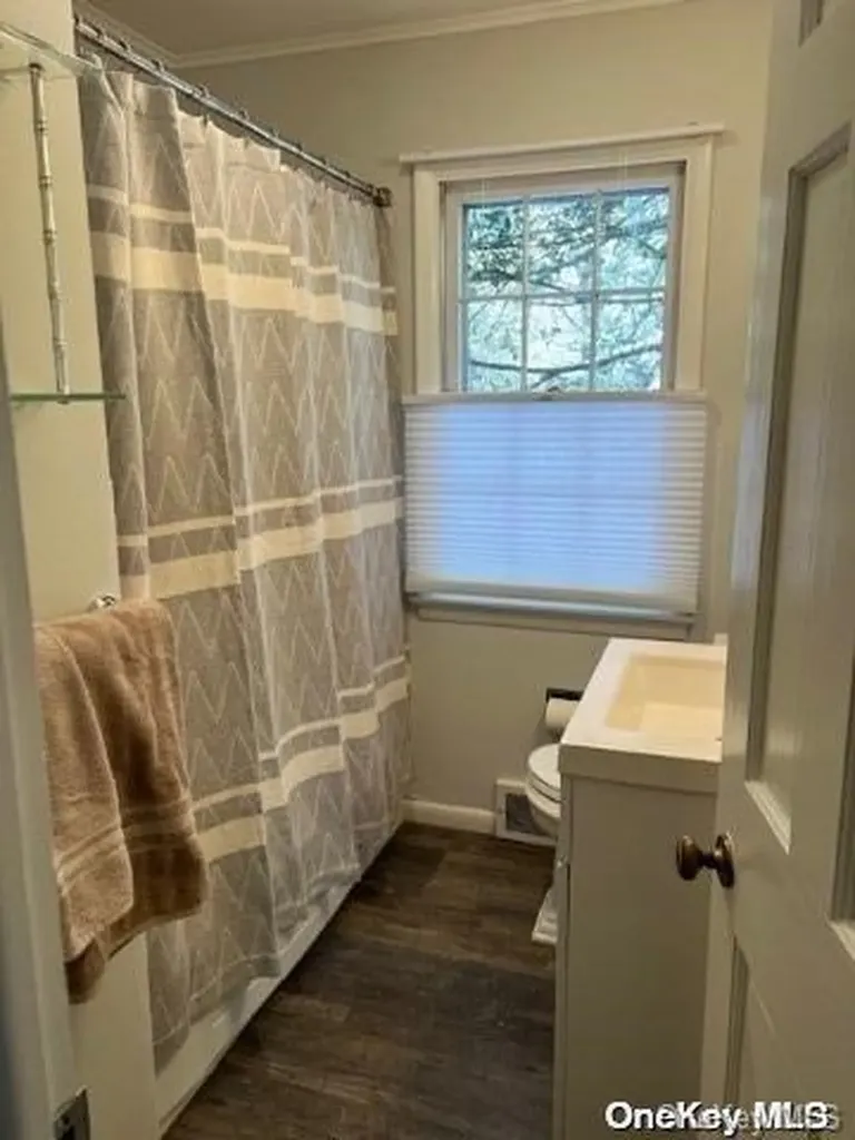 51 Middle Pond Road Southampton NY 11968