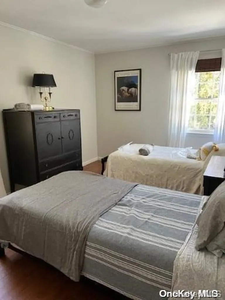 51 Middle Pond Road Southampton NY 11968