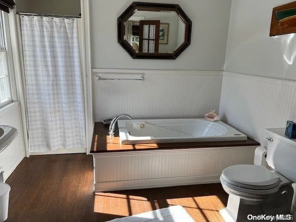 51 Middle Pond Road Southampton NY 11968
