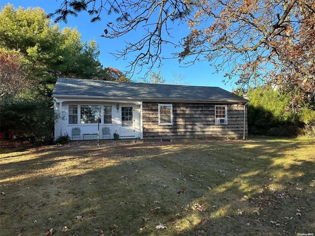 51 Middle Pond Road Southampton NY 11968