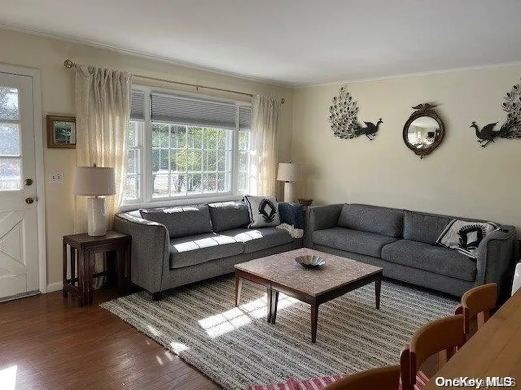 51 Middle Pond Road Southampton NY 11968