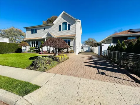 176 12th Street Bethpage NY 11714