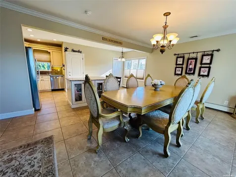 176 12th Street Bethpage NY 11714