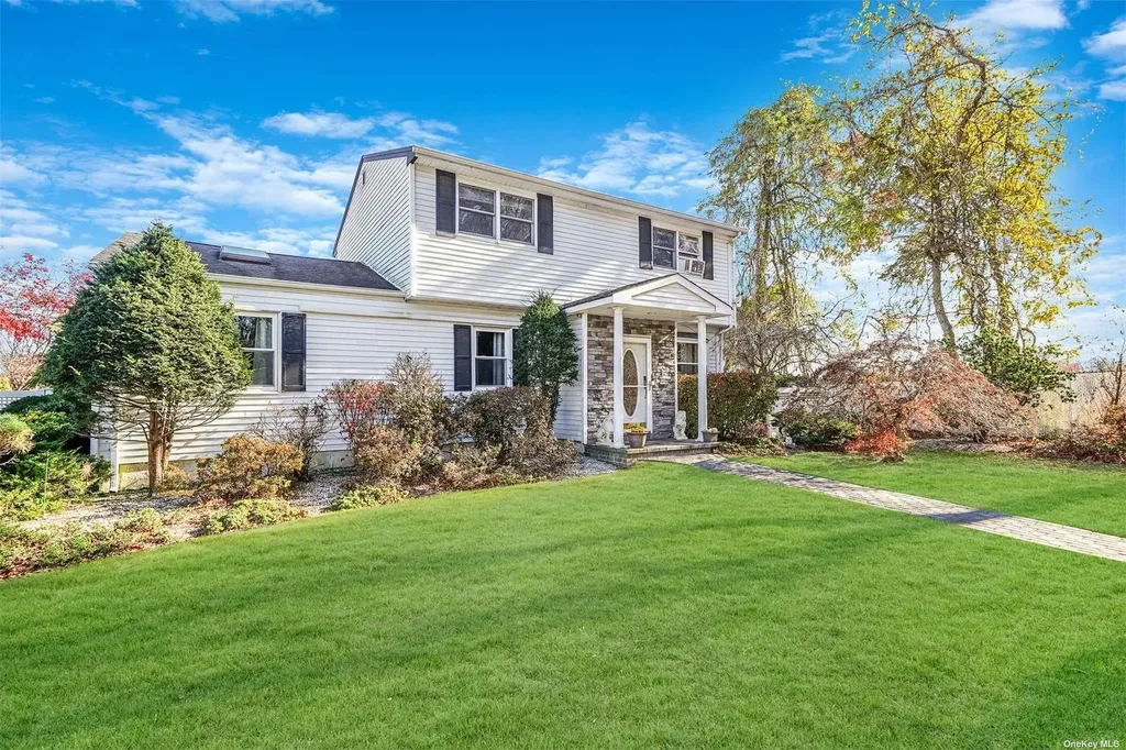 10 Marchant Drive Saint James NY 11780