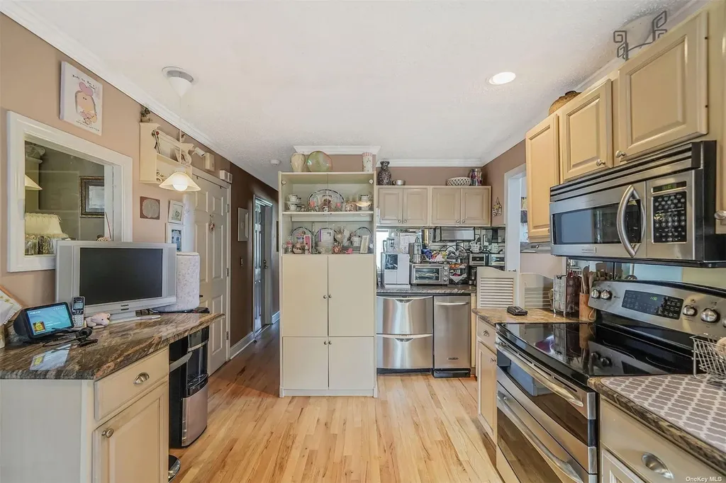 10 Marchant Drive Saint James NY 11780