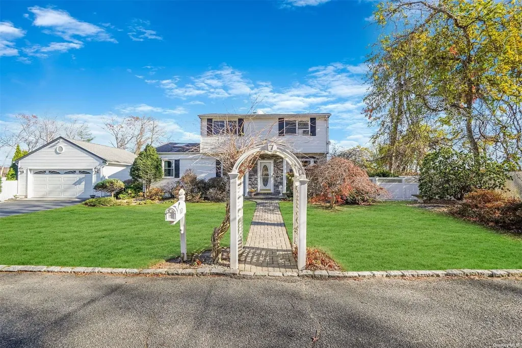 10 Marchant Drive Saint James NY 11780