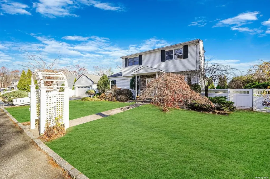 10 Marchant Drive Saint James NY 11780