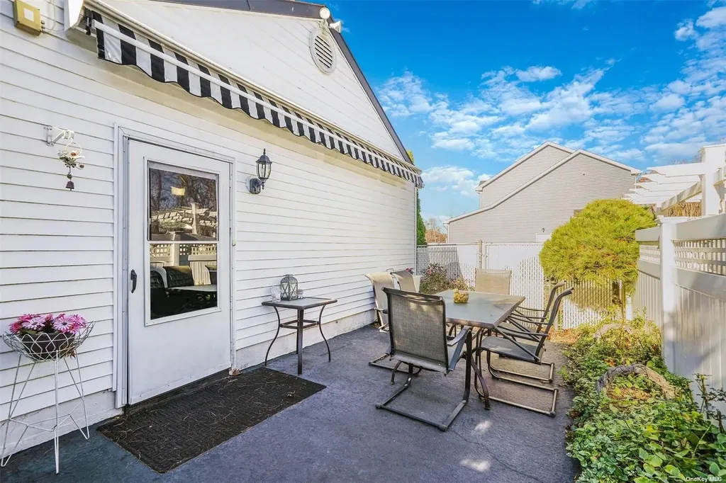10 Marchant Drive Saint James NY 11780