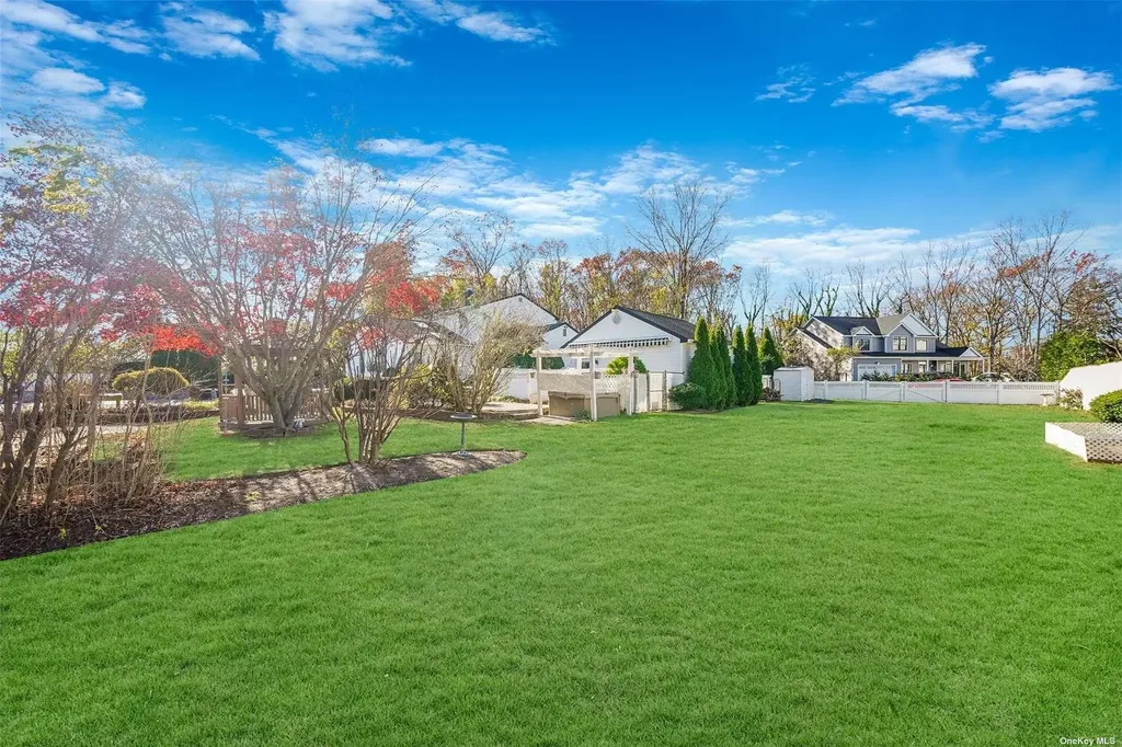 10 Marchant Drive Saint James NY 11780
