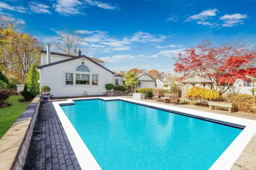 10 Marchant Drive Saint James NY 11780