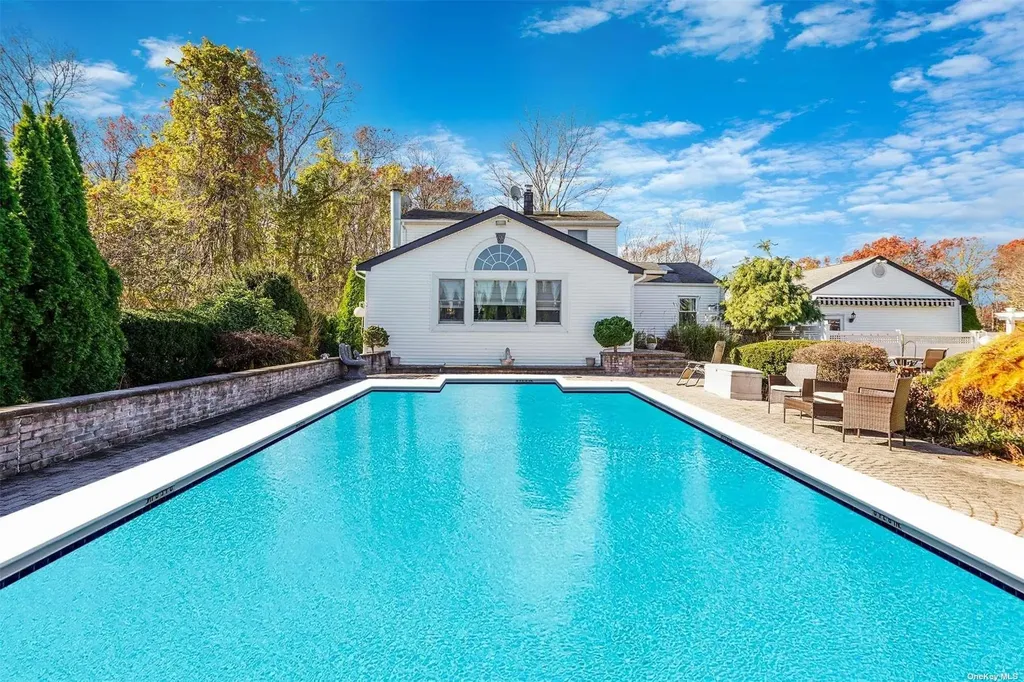 10 Marchant Drive Saint James NY 11780