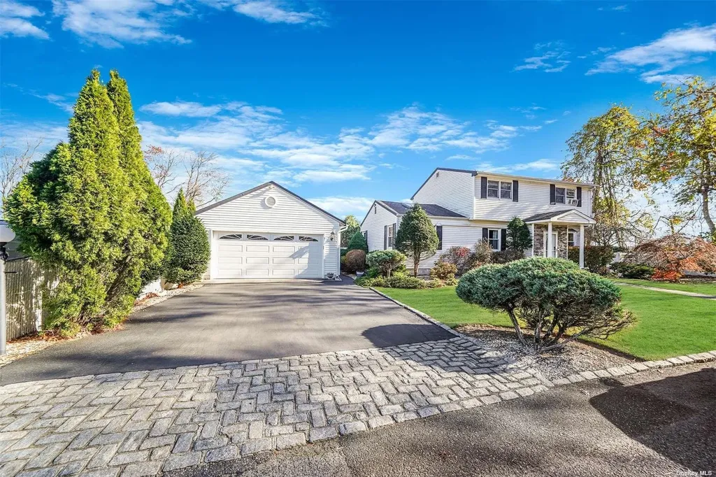 10 Marchant Drive Saint James NY 11780