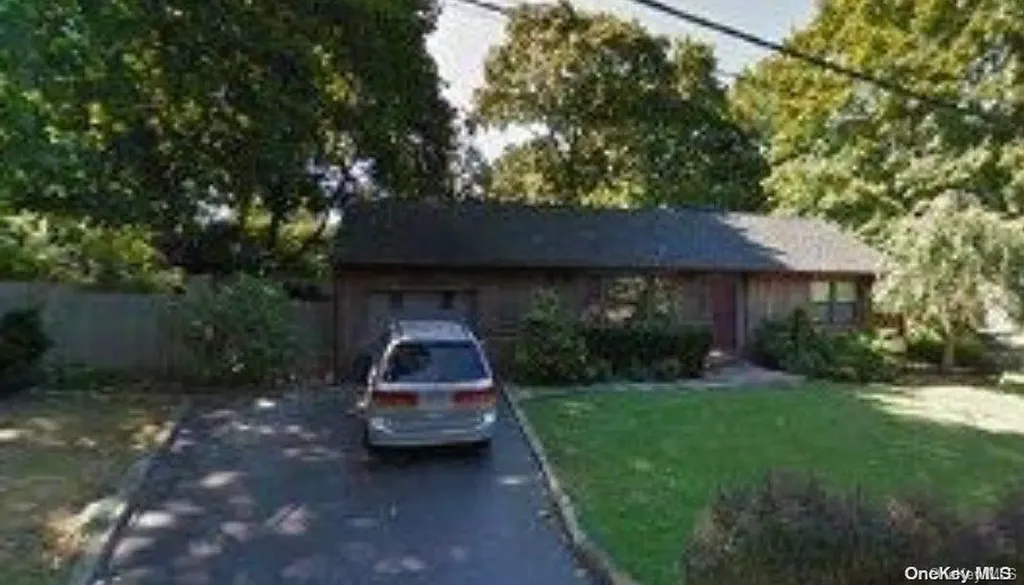 85 Kenneth Avenue Huntington NY 11743